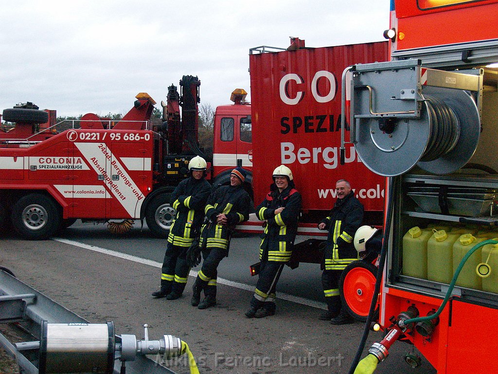 LKW stuerzt um A 3 Rich Frankfurt AK Heumar P0377.JPG